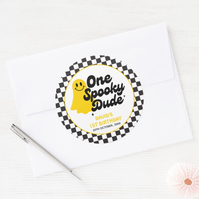 Adesivo Um Cara Assustador Groovy Halloween Primeiro Anive (Envelope)