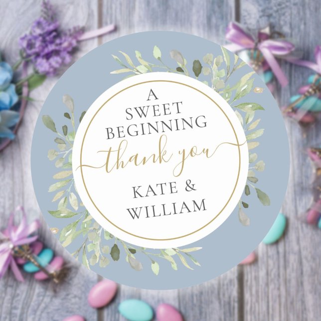 Adesivo Um doce Casamento de Dusty Blue Greenery (A Sweet Beginning Dusty Blue Greenery Wedding Classic Round Sticker)
