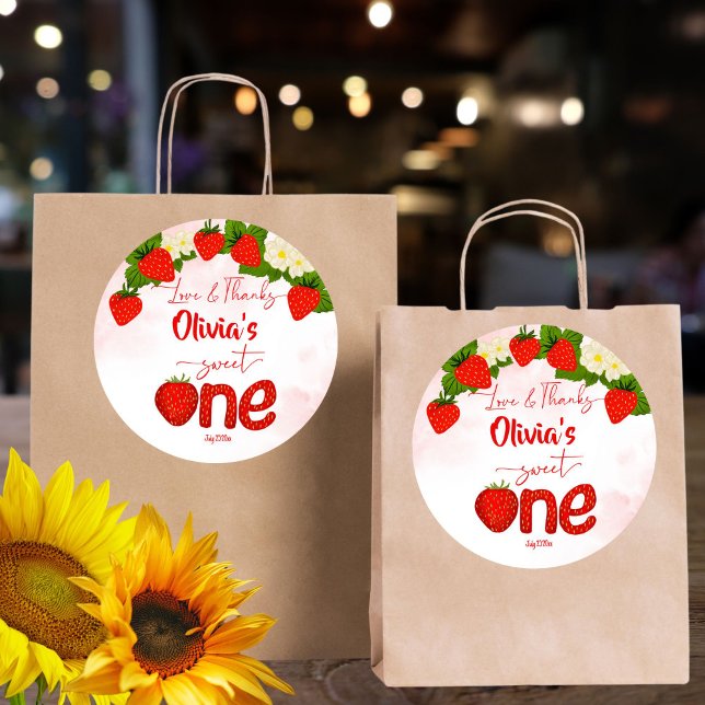 Adesivo Um doce favor de festa de aniversário de morango (Sweet one strawberry birthday party thank you favor sticker personalized printed favor stickers)