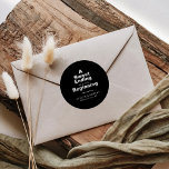 Adesivo Um doce fim para um novo casamento inicial<br><div class="desc">Este final doce para um novo adesivo clássico de casamento é perfeito para um casamento rústico. O design apresenta uma bela fonte em um fundo preto para embelezar seu evento.</div>