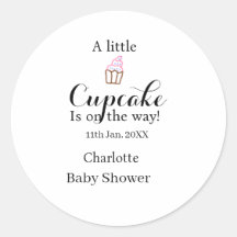 Um pequeno nome do chá de bebê de cupcake a caminh