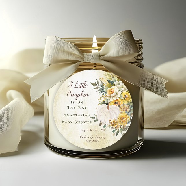 Adesivo Um Pequeno Pumpkin Colhe Um Dourado Chá de fraldas ("A Little Pumpkin Is On The Way" White Pumpkin and Gold Floral Baby Shower Favor Round Stickers)