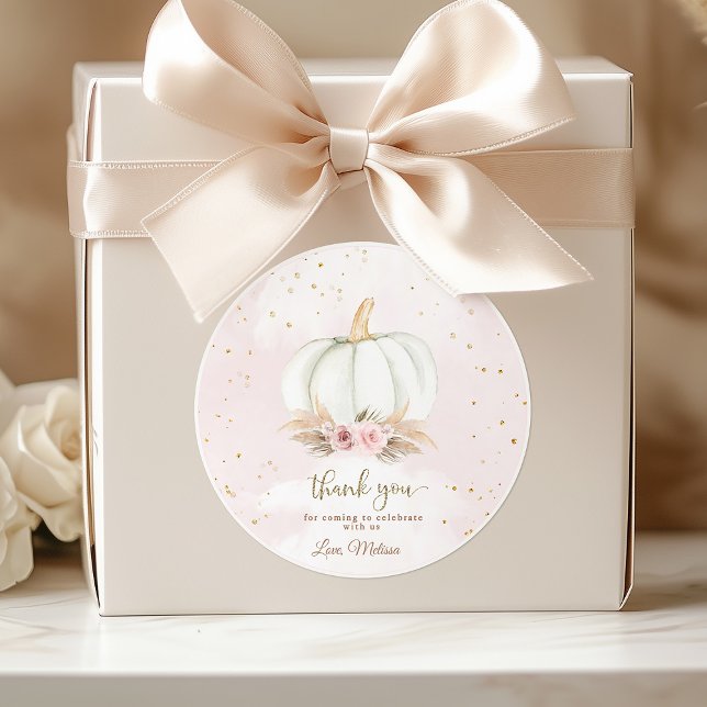 Adesivo Um Pequeno Pumpkin está a caminho do chá de fralda (Round pumpkin baby shower sticker with fall design)