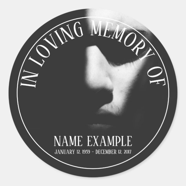 Adesivo Um rosto dormindo em meia sombra (Frente)