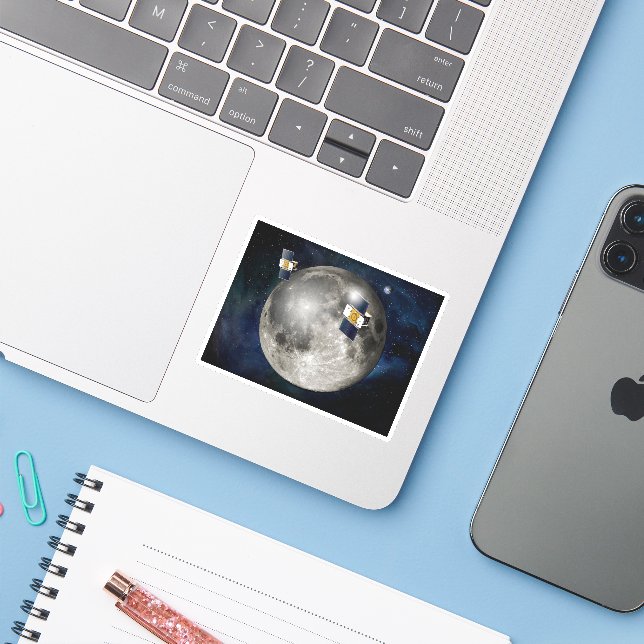 Adesivo Vaca-Espaco Twin Grail Orbitando A Lua. (Notebook com iPhone)