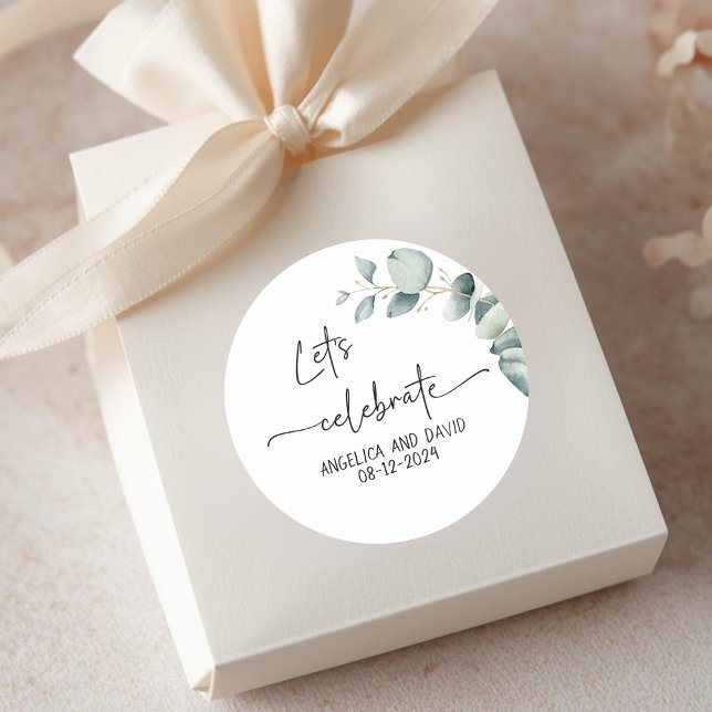 Adesivo Vamos celebrar o nome data eucalipto moderno (Let’s Celebrate name date eucalyptus modern Classic Round Sticker)