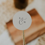 Adesivo Vedantes de Envelope de Casamento de Monograma de<br><div class="desc">Estas elegantes juntas de um monograma de champanhe são perfeitas para um casamento simples. O bege-claro minimalista e a design-cinza apresenta a tipografia romântica rico com o estilo moderno do vidro. Personalizável em qualquer cor. Mantenha o design mínimo e a classe, como está, ou personalize-o adicionando seus próprios gráficos e...</div>