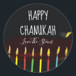 Adesivo Velas Menorah "Happy Chanukah"<br><div class="desc">Chanucá/adesivos Holiday, personalize. Feliz Chanukah Menorah Candles. Escolha entre adesivos de 1/2" e 3". Personalize excluindo e substituindo texto por sua própria mensagem. Escolha seu tamanho de fonte, estilo e cor favoritos. Obrigados para parar e comprar! Seu negócio é muito apreciado! Feliz Hanukkah! Forma: adesivo redondo clássico Faça o seu...</div>