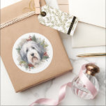Adesivo Velha Inglês Sheepdog Christmas Wreath Festivo Pup<br><div class="desc">Procurando o presente de Natal perfeito para seu amigo peludo? Nosso presente de Natal é o que você precisa! Com um tema de Natal encantador, é o presente ideal para o seu querido animal de estimação. Quer você seja uma mãe de cachorro, pai de cachorro, ou simplesmente um amante de...</div>