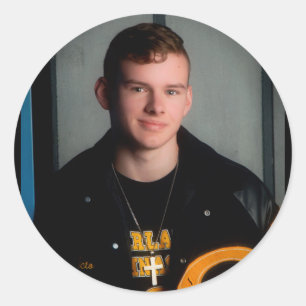 Adesivo Vencedor Jones em sua jaqueta do letterman