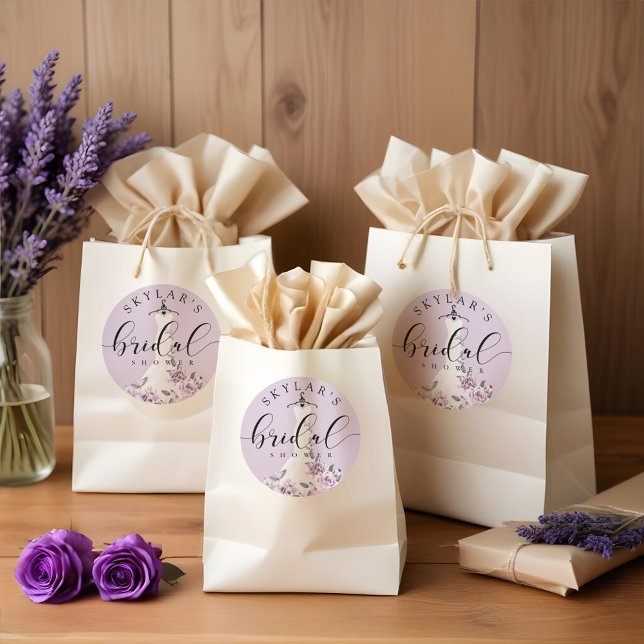 Adesivo Vestido de Noiva Branco com Florais de Lavanda Chá (Lavender Florals White Wedding Dress Bridal Shower Classic Round Sticker)