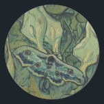 Adesivo Vincent van Gogh - Grande Mariposa Pavão<br><div class="desc">Grande Mariposa Pavão (1889) por Vincent van Gogh é uma pintura de natureza-morta de arte fina vintage pós-impressionista. Uma inseto, a mariposa-imperador, em um jardim de primavera com flores de copo-de-leite e outras plantas. Van Gogh chamou-a de 'mariposa caveira' e pintou uma caveira na parte de trás de seu corpo....</div>