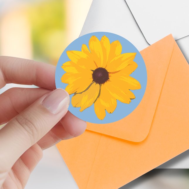 Adesivo Vinheta de envelopes brilhante e alegre da flor am (Send extra cheer with this sunny yellow flower round sticker seal, or make a favor pop with color!)