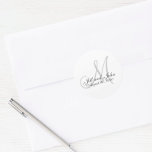 Adesivo Vinheta de Favor de Casamento Monograma<br><div class="desc">Monograma Casado de noiva inicial Vinheta de favorito ou de vísceras de envelopes de casamento. Totalmente personalizável. Aqui estão alguns outros designs populares da Galeria Monogramas!</div>
