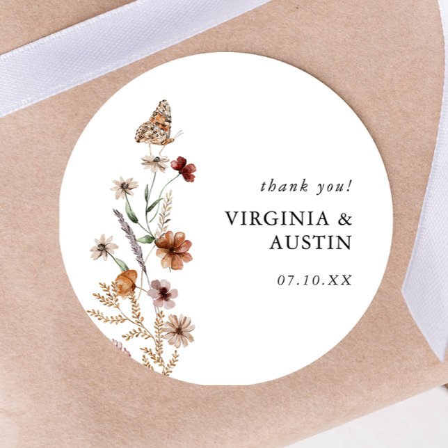Adesivo Vinheta redonda branca boho floral clássico (White Boho Floral Classic Round Sticker with Butterfly by Painted Paperie
)