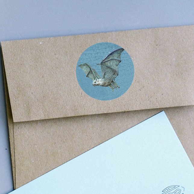 Adesivo Vinhetas azuis de Alivio (Flying blue bat spooky white face on blue round stickers.)