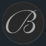 Adesivo Vintage Black Monogramas Envelopel De Casamento Em<br><div class="desc">Coloque o toque final nos convites de casamento, cartões salve a data ou outra correspondência com esses selos de envelope preto personalizados ou etiquetas de favor. Você também poderia usá-los como etiquetas de favoritos de casamento ou etiquetas de presentes. Você pode personalizar facilmente o monograma nesses adesivos de selagem de...</div>