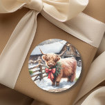 Adesivo Vintage Fazenda e Highland Cow Christmas<br><div class="desc">Vinhetas de Natal quadradas personalizadas. Uma fazenda com uma vaca bebê Highland,  parada do lado de fora num dia de inverno de neve.</div>