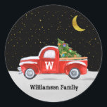 Adesivo Vintage Red Christmas Truck Nome Monograma<br><div class="desc">Personalize este adesivo de férias divertido e festivo com o seu próprio nome familiar e o seu monograma inicial colocado na porta de um belo caminhão de Natal vermelho, com estrelas e lua no céu, conduzindo sobre uma camada de neve. Este é o adesivo perfeito para as traseiras dos seus...</div>