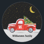 Adesivo Vintage Red Christmas Truck Nome Monograma<br><div class="desc">Personalize este adesivo de férias divertido e festivo com o seu próprio nome familiar e o seu monograma inicial colocado na porta de um belo caminhão de Natal vermelho, com estrelas e lua no céu, conduzindo sobre uma camada de neve. Este é o adesivo perfeito para as traseiras dos seus...</div>