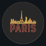 Adesivo Vintage Retro Paris City France Viagem<br><div class="desc">Vintage e retro style, mercadoria da cidade de Paris para quem viaja para a França, orgulhoso cidadão e residente neste lugar especial chamado home. Legal mercadoria com anos setenta. Uma lembrança perfeita para turistas de férias, viajando na Europa. presente de excelente para turista, planejando uma viagem. Este design de vibrações...</div>