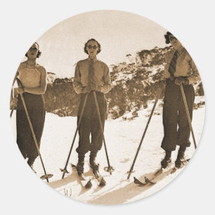 Adesivo Vintage Retro Women Skiing 'Ski Bums 1942'
