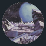 Adesivo Vintage Science Fiction, Aliens sobre Lua no Espaç<br><div class="desc">Design de ficção científica com ilustração vítrea apresentando astronautas alienígenas pousando na lua e olhando para um grande planeta azul,  a Terra.</div>