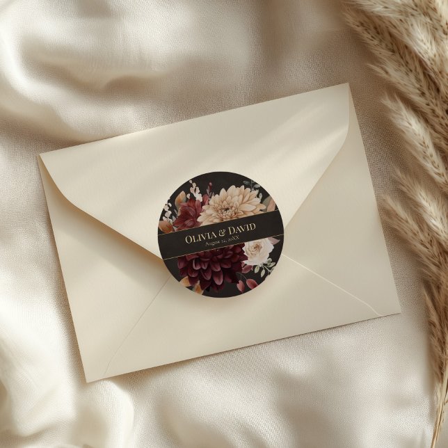 Adesivo Vintage Witchy Floral Wedding Round Sticker (Vintage Witchy Floral Wedding Round Sticker on an elegant neutral wedding envelope.)