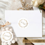 Adesivo Vírgula de Casamento Monograma Dourado/Vinheta de<br><div class="desc">Um monograma elegante selante de envelope de casamento e/ou adesivo de favor. Design com um belo monograma desenhado à mão em um impressão de folha de ouro falso que mostra as iniciais do casal e uma seção de texto personalizada abaixo, que pode ser usada para a data ou uma mensagem...</div>