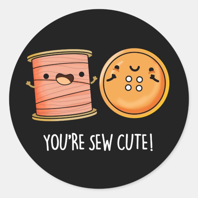 Adesivo Você é o Sew Cute Sewing Pun Dark BG (Frente)