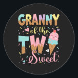 Adesivo Vovó Das Duas Garotas Doce De segundo aniversário<br><div class="desc">Vovó Do Sorvete Da Garota segundo aniversário Doce</div>