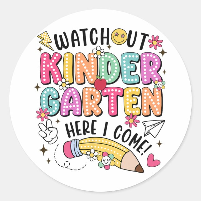 Adesivo Watch Out Kindergarten Here I Come First Day Back  (Frente)