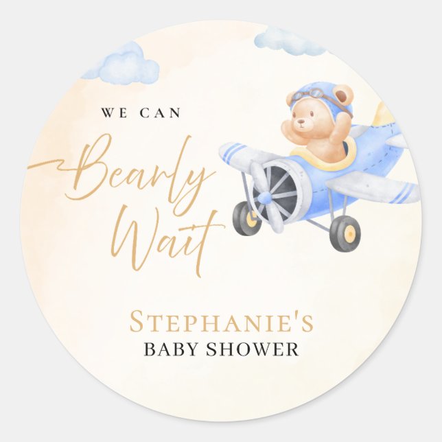 Adesivo We Can Bearly Wait, Bear in Plane Baby Shower  (Frente)