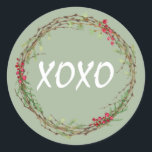 Adesivo Winter Greenery Berries Wreath Christmas XOXO<br><div class="desc">Vedante de envelope festivo elegante e moderno ou adesivo de presente para o Natal com o texto 'XOXO' na caligrafia branca em um fundo verde-riso e um toque de na moda de verde-inverno e na coroa de frutas. Desenvolvido exclusivamente para você pelo Happy Dolphin Studio. Se precisar de ajuda ou...</div>