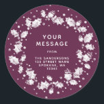 Adesivo Winterberry Christmas Holly Wreath Return Endereço<br><div class="desc">Foca branca de lino-impressão holly e bagas com flocos de neve / mais bagas aleatoriamente pontuadas ao redor. Funciona com autocolantes redondos e quadrados. Todo o texto é totalmente editável. Outras cores e produtos de coordenação disponíveis na minha loja.</div>