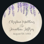 Adesivo Wisteria Roxita Romântica em Pergaminho Russo<br><div class="desc">Estes adesivos românticos de casamento,  estilo antigo,  apresentam um design de papel pergaminho rústico com flores de wisteria púrpura de aquarela. No topo,  figura uma delicada vinha floral de asteria e verde.</div>