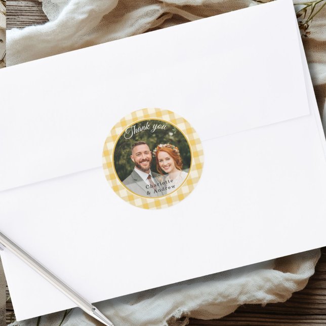 Adesivo Xadrez Amarelo Obrigado Foto (Yellow Gingham Thank you Photo Classic Round Sticker)