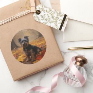 Adesivo Yorkipoo nas Folhas de Outono Caídas Inspira