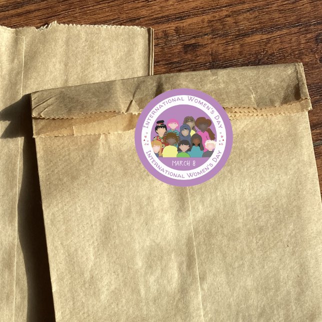 Adesivos brancos roxos do Dia Internacional da Mul (International Women's Day purple and white round sticker .)