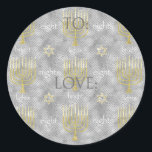 Adesivos Elegantes Hanukkah (1 1/2"/3")<br><div class="desc">Chanucá/adesivos Elegantes de Férias. Escolha entre adesivos de 1/2" e 3". Personalize apagando ou substituindo, "Para: Amor" pela sua própria mensagem. Escolha seu tamanho de fonte, estilo e cor favoritos. Obrigados para parar e comprar! Seu negócio é muito apreciado! Feliz Hanukkah! Forma: adesivo redondo clássico Faça o seu estilo único...</div>
