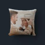 Adicione Sua Própria Almofada de Foto Personalizad<br><div class="desc">O design apresenta uma foto pessoal com a escrita em caligrafia "Eu Te Amo".  Personalize facilmente a foto e a mensagem de sua escolha.  Uma ideia de presente perfeita e lembrança para os recém-casados,  casal de aniversariantes,  melhor amigo e mais.</div>