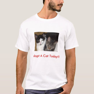 Adote um gato hoje!!  T-shirt