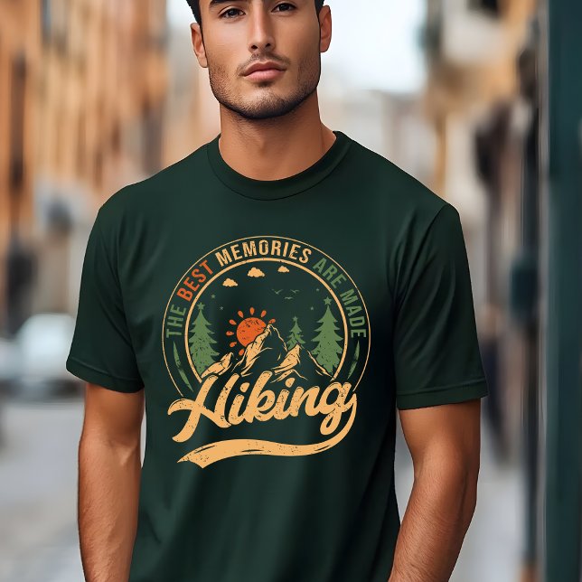 Adventure Awaits Hiking T-Shirt (Criador carregado)