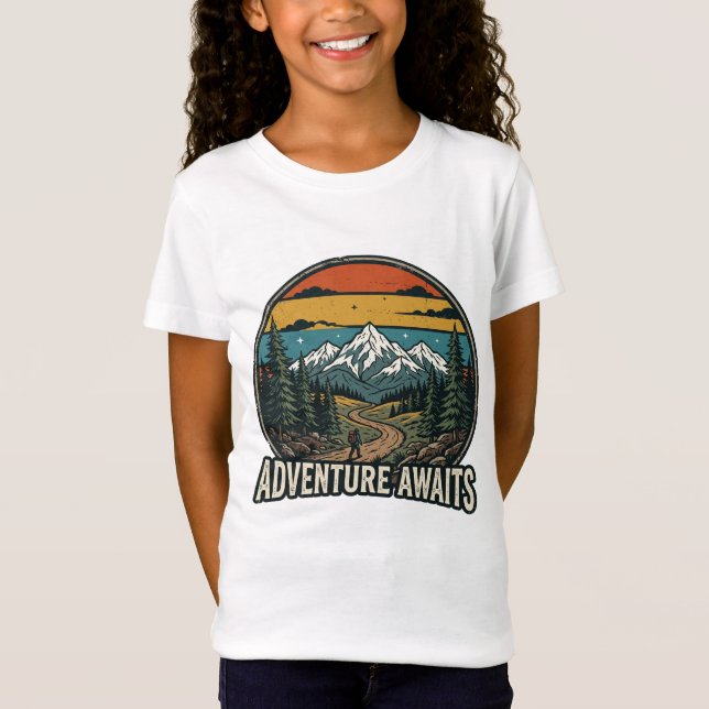 Adventure Awaits Retro Camping T-Shirt  (Frente)