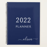Agenda 2022 Azul Marinho Branco Script Monograma Nome<br><div class="desc">2022 Branco e Azul Marinho Monograma Adicione Seu Próprio Nome de Script Calendário 2022 Planner de Eventos de Casamento. Isso torna o presente perfeito para 16 anos,  casamento,  chá de noiva,  aniversário,  chá de bebê ou festa de despedida de solteira para alguém que ama glamour luxuoso e estilos chiques.</div>