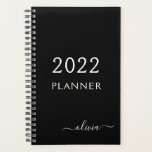 Agenda 2022 Black White Girly Script Monograma Nome Moder<br><div class="desc">Monograma branco e preto 2022 Adicionar seu próprio nome de script 2022 Planejador de evento de casamento de calendário. Isto faz o doce e perfeito aniversário de 16 anos, casamento, chá de panela, aniversário, chá de fraldas ou festa de solteira presente para alguém que ama luxo de luxo e estilos...</div>