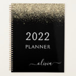 Agenda 2022 Dourado Preto Brilho Glam Monograma<br><div class="desc">Caderno espiral monograma e nome em brilho dourado e preto 2022. Este é o presente perfeito para aniversário de 16 anos,  casamento,  chá de noiva,  aniversário de casamento,  chá de bebê ou despedida de solteira para alguém que ama luxo glamoroso e estilos chiques.</div>