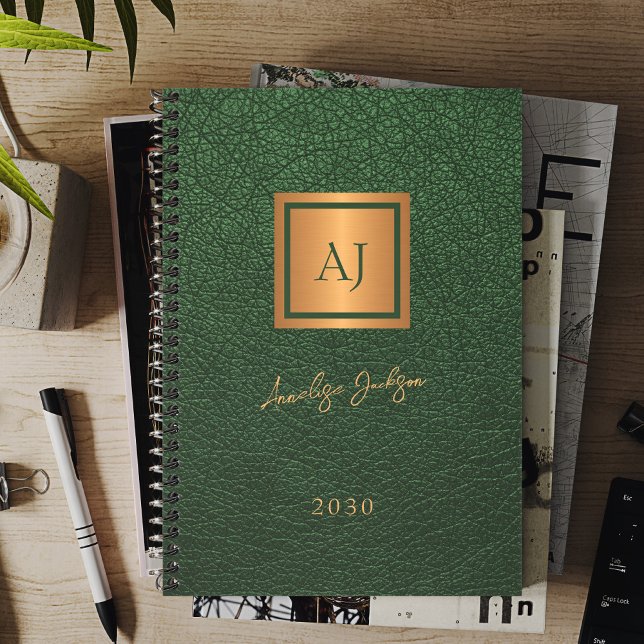 Agenda 2026 Green gold monogrammed script name elegant (Criador carregado)