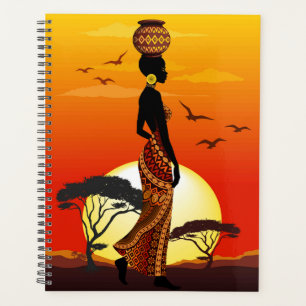 Agenda A linda mulher africana Silhouette sobre os sóis a