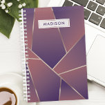 Agenda Abstrato Geométrico Púrpura Personalizado<br><div class="desc">Aumente sua organização com este planejador personalizado com um design geométrico roxo cativante. Sua estética moderna complementa o profissional ocupado enquanto o nome ou logotipo personalizável adiciona um toque único. Perfeito para o indivíduo criativo que aprecia tanto estilo quanto função, este planejador oferece amplo espaço para compromissos, notas e listas...</div>